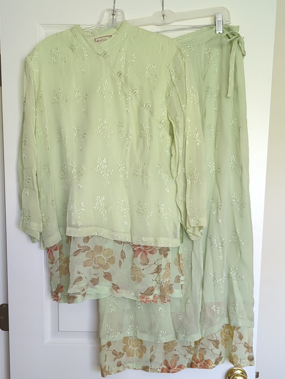 April Cornell 2-pc Artsy 90's Layered Green Embroidered Blouse Skirt Set Small